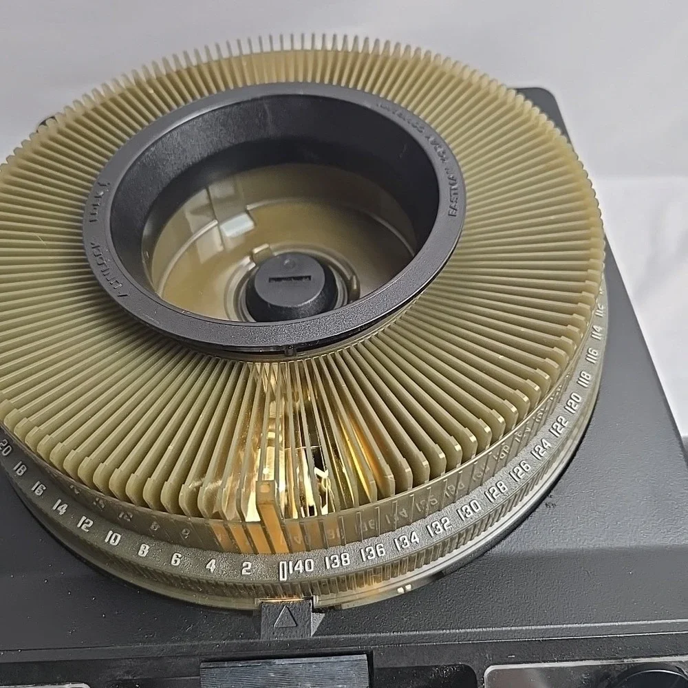 KODAK Carousel 4400 Slide Projector w/ Remote Slide Tray‎ Lens